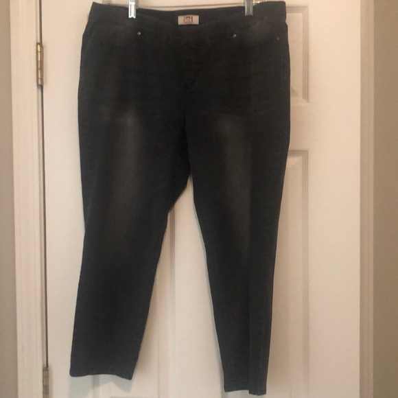 lei Pants - l.e.i. Capri jeggings - Size 17 lei Pants - l.e.i. Capri jeggings - Size 17